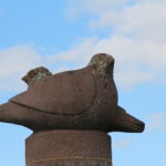 Kriegerehrenmal Friedhof Rodt - Tauben aus Sandstein gehauen