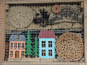 Insekten Hotel - Waldstrasse - Start Waldlehrpfad - Zemmer